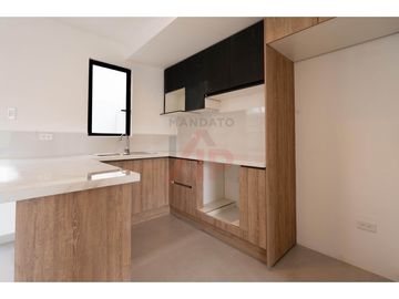 HERMOSAS Y MODERNAS CASAS VIP EN VENTA EN RICAURTE CUENCA
