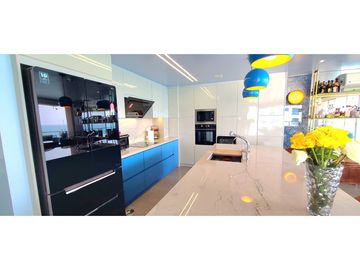 Venta departamento de lujo frente al mar en edificio Ibiza en Manta.
