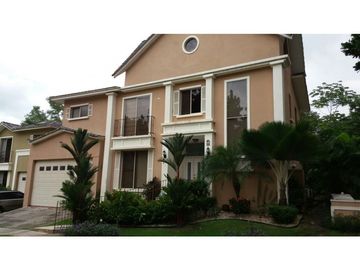 CASA L/B EMBASSY GARDENS CLAYTON 400M2