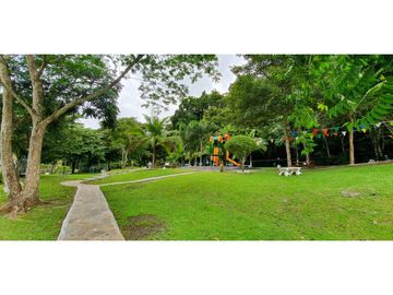 CASA L/B EMBASSY GARDENS CLAYTON 400M2