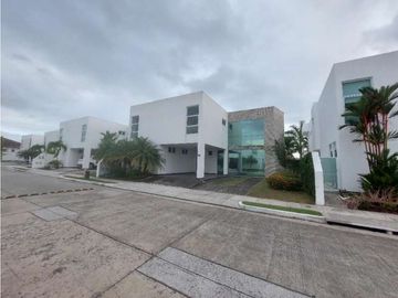 Venta de casa en Costa Sur (Costa Esmeralda) GTA
