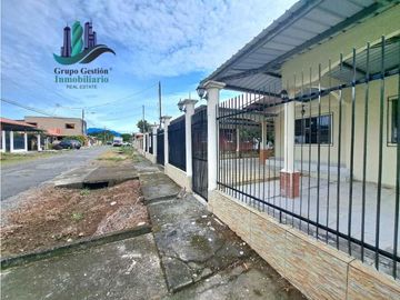 VENDO CASA DE ESQUINA CERCADA LOS ALGARROBOS