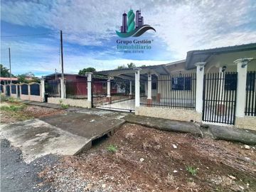 VENDO CASA DE ESQUINA CERCADA LOS ALGARROBOS