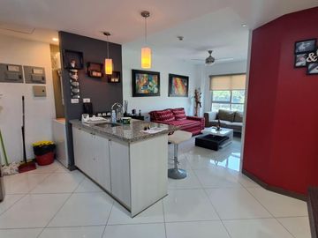 Venta suite amoblada sector Ciudad Colòn
