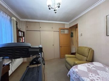 Casa en Venta en Amplia casa en el límite entre las comunas de La Reina y Las Condes. Bilbao/Américo Vespucio. Metro Bilbao, Jumbo Bilbao, Country Clu