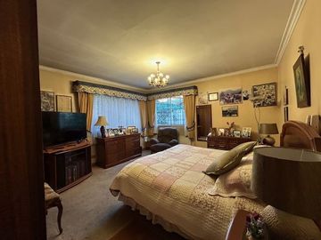Casa en Venta en Amplia casa en el límite entre las comunas de La Reina y Las Condes. Bilbao/Américo Vespucio. Metro Bilbao, Jumbo Bilbao, Country Clu