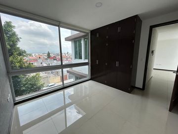 VENTA DE DEPARTAMENTO EN TORRE VILSUA 3 RECAMARAS, UVP, PLAZA CRISTAL, PUEBLA.