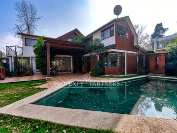 Casa para remodelar con excelente conectividad, sector Estoril