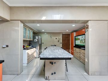 Casa para remodelar con excelente conectividad, sector Estoril