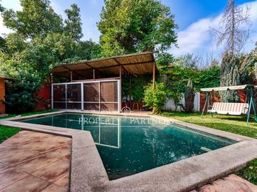 Casa para remodelar con excelente conectividad, sector Estoril