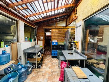 Casa en condominio en La Florida con suelo comercial