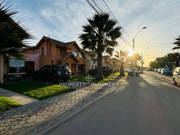 Casa en condominio en La Florida con suelo comercial