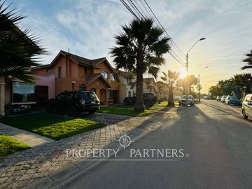 Casa en condominio en La Florida con suelo comercial