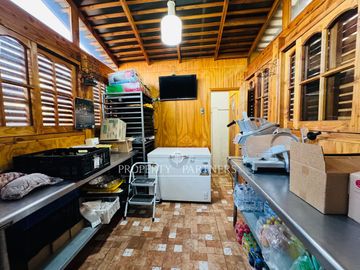 Casa en condominio en La Florida con suelo comercial