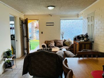 Casa en condominio en La Florida con suelo comercial