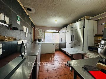 Casa en condominio en La Florida con suelo comercial