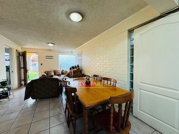 Casa en condominio en La Florida con suelo comercial