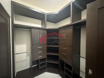 SE VENDE CASA EN LOS REALES