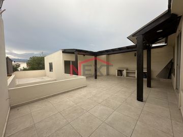 SE VENDE CASA EN LOS REALES