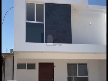 Casa EN VENTA, en fraccionamiento y Privada Fuentes de Magda en Villa de Pozos