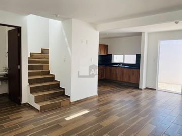 Casa EN VENTA, en fraccionamiento y Privada Fuentes de Magda en Villa de Pozos