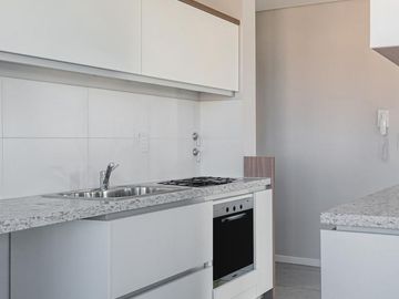 VENTA DEPARTAMENTO DE TRES DORMITORIOS CON BALCÓN Y AMENITIES  EN REPÚBLICA DE LA SEXTA