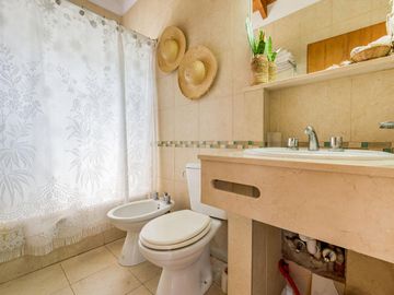 VENTA/PERMUTA - Casa - 2 dormitorios - Solares de Carcaraes, Iriondo