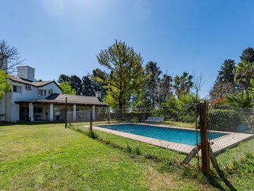 VENTA/PERMUTA - Casa - 2 dormitorios - Solares de Carcaraes, Iriondo