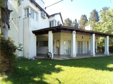 VENTA/PERMUTA - Casa - 2 dormitorios - Solares de Carcaraes, Iriondo