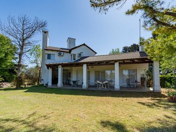 VENTA/PERMUTA - Casa - 2 dormitorios - Solares de Carcaraes, Iriondo