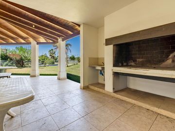 VENTA/PERMUTA - Casa - 2 dormitorios - Solares de Carcaraes, Iriondo