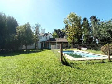 VENTA/PERMUTA - Casa - 2 dormitorios - Solares de Carcaraes, Iriondo
