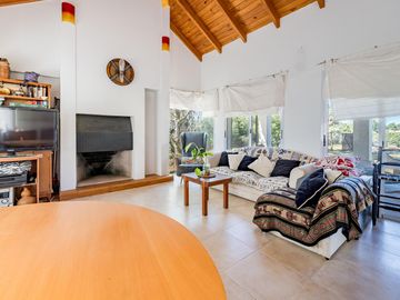 VENTA/PERMUTA - Casa - 2 dormitorios - Solares de Carcaraes, Iriondo