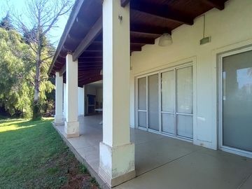 VENTA/PERMUTA - Casa - 2 dormitorios - Solares de Carcaraes, Iriondo