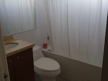 Se Vende casa 2 pisos de 3 dormitorios 3 baños / 2 estacionamientos/ Villa Don Leónidas / Maipú