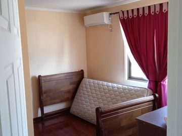 Se Vende casa 2 pisos de 3 dormitorios 3 baños / 2 estacionamientos/ Villa Don Leónidas / Maipú