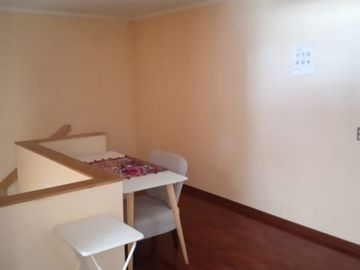 Se Vende casa 2 pisos de 3 dormitorios 3 baños / 2 estacionamientos/ Villa Don Leónidas / Maipú