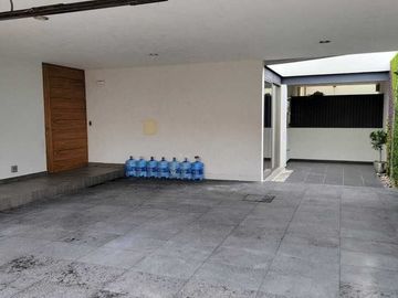 Cómoda casa, muy cercana al nuevo distribuidor de Mil Cumbres