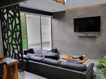 Cómoda casa, muy cercana al nuevo distribuidor de Mil Cumbres