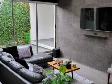Cómoda casa, muy cercana al nuevo distribuidor de Mil Cumbres