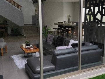 Cómoda casa, muy cercana al nuevo distribuidor de Mil Cumbres