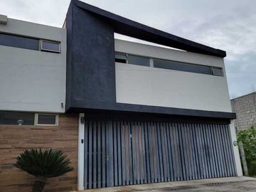 Cómoda casa, muy cercana al nuevo distribuidor de Mil Cumbres