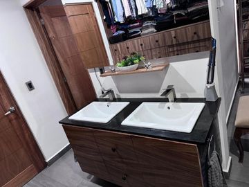 Cómoda casa, muy cercana al nuevo distribuidor de Mil Cumbres