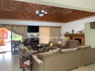 CASA EN VENTA EN TEQUISQUIAPAN  AMUEBLADA EN GRANJAS RESIDENCIALES ADRI