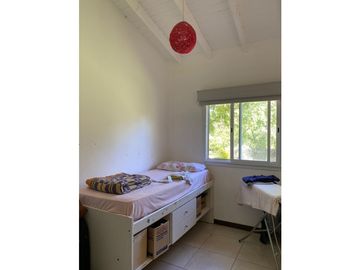 CASA 4 AMB.  media hectárea de CAMPO GLORIA DE LA PEREGRINA