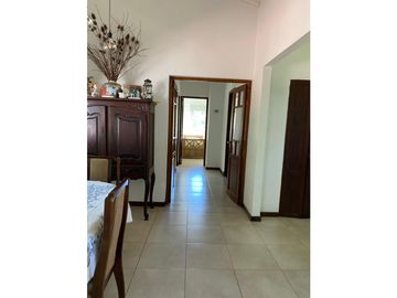CASA 4 AMB.  media hectárea de CAMPO GLORIA DE LA PEREGRINA