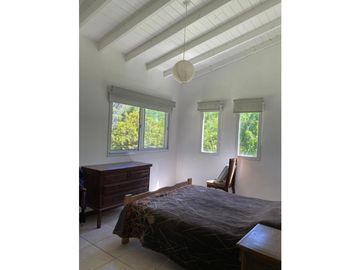 CASA 4 AMB.  media hectárea de CAMPO GLORIA DE LA PEREGRINA