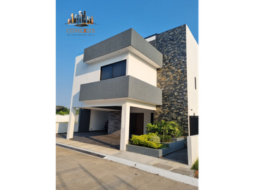 Oportunidad de Inversión Residencial Junto al Río Sala de Cine.