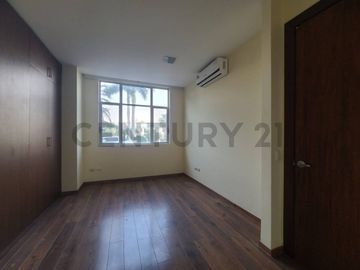 Alquiler Departamento con Vista al Río en Urb. Tenis Club, Samborondón