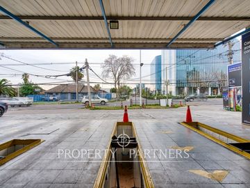 Casa Comercial y Taller Mecánico Funcionando!! Oportunidad, Muy Bien Ubicada!!